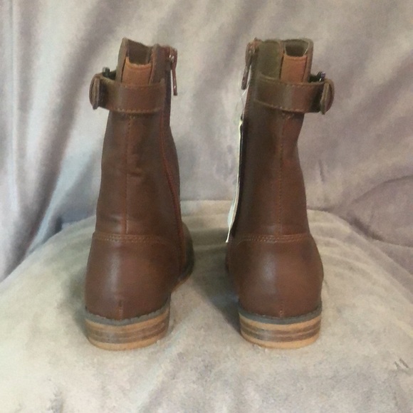 Cat & Jack Brown boot- Girls size 9 - never worn - Picture 7 of 9